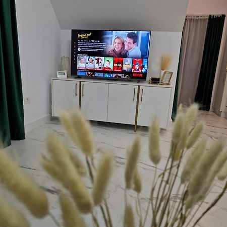 Gold Tag Apartament 티미쇼아라 외부 사진